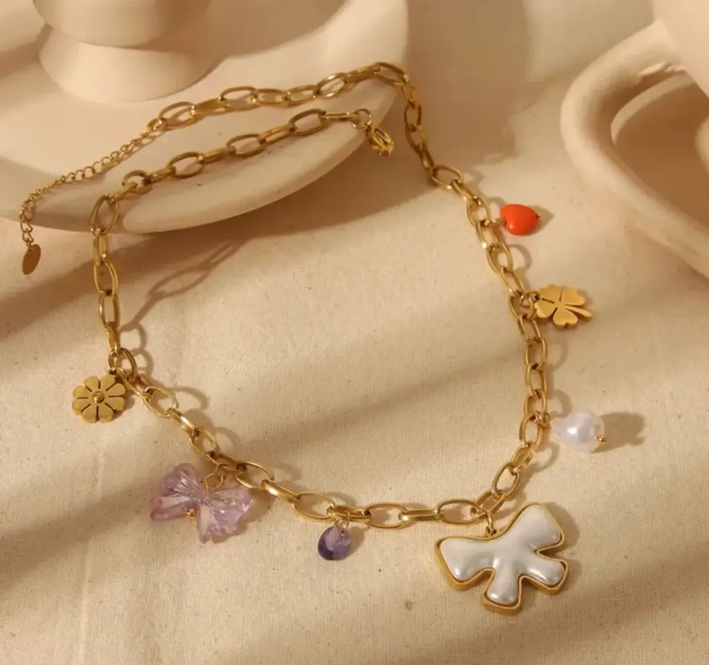 Collar Elara