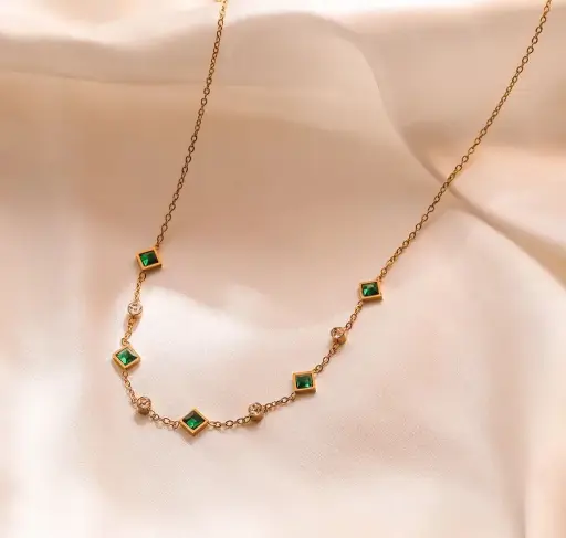 Collar Yara